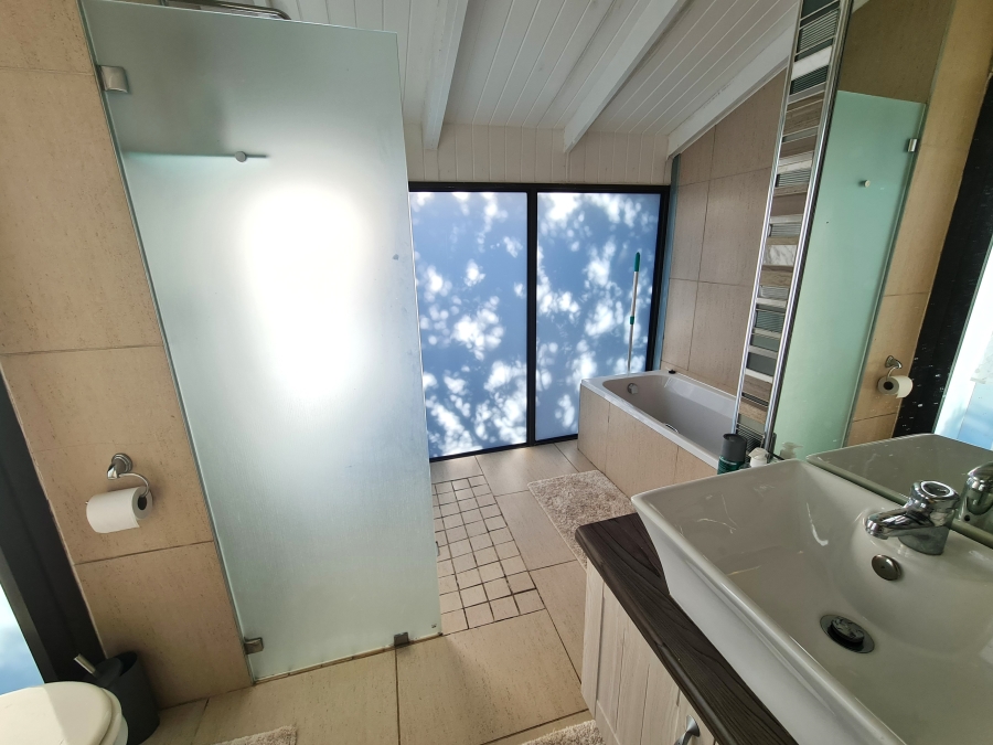 8 Bedroom Property for Sale in Paradise Beach Eastern Cape